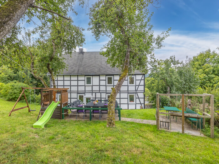 Vakantiehuis in Winterberg (Noordrijn-Westfalen) voor 18 personen met 9 slaapkamers.