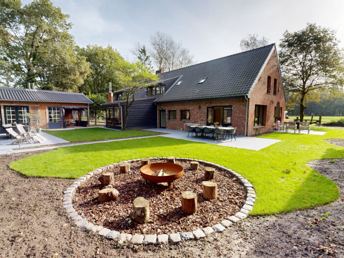 Vakantiehuis in Poppel (Noord-Brabant) voor 10 personen met 5 slaapkamers.