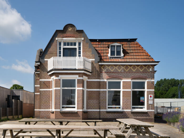 Vakantiehuis in Langweer (Friesland) voor 54 personen met 12 slaapkamers.