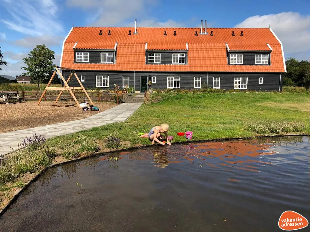 Vakantiehuis in Den Burg (Waddeneilanden) voor 39 personen met 18 slaapkamers.