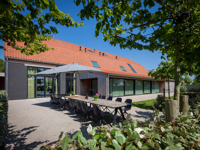 Vakantiehuis in Zuidzande (Zeeland) voor 30 personen met 13 slaapkamers.