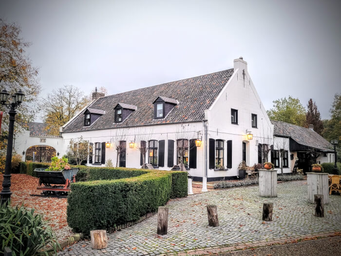 Vakantiehuis in Well L (Limburg) voor 32 personen met 15 slaapkamers.