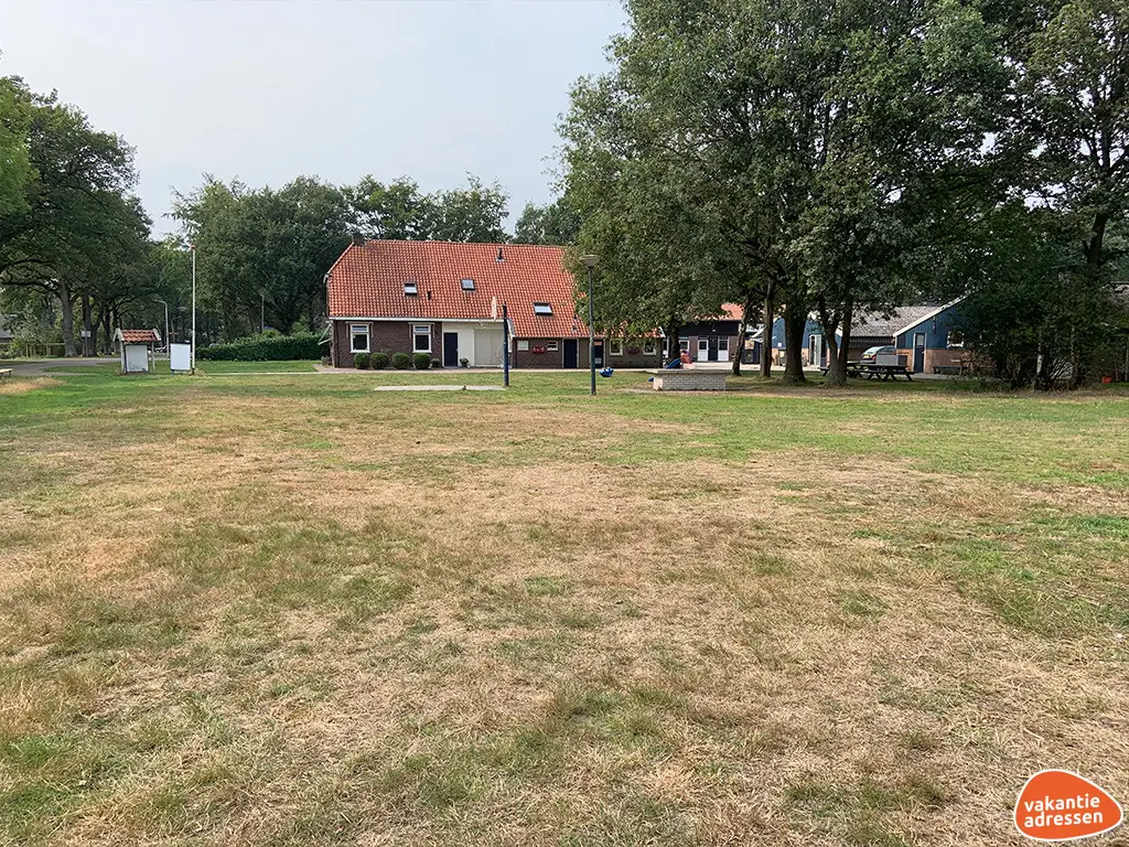Vakantiehuis in Diever (Drenthe) voor 25 personen met 4 slaapkamers.