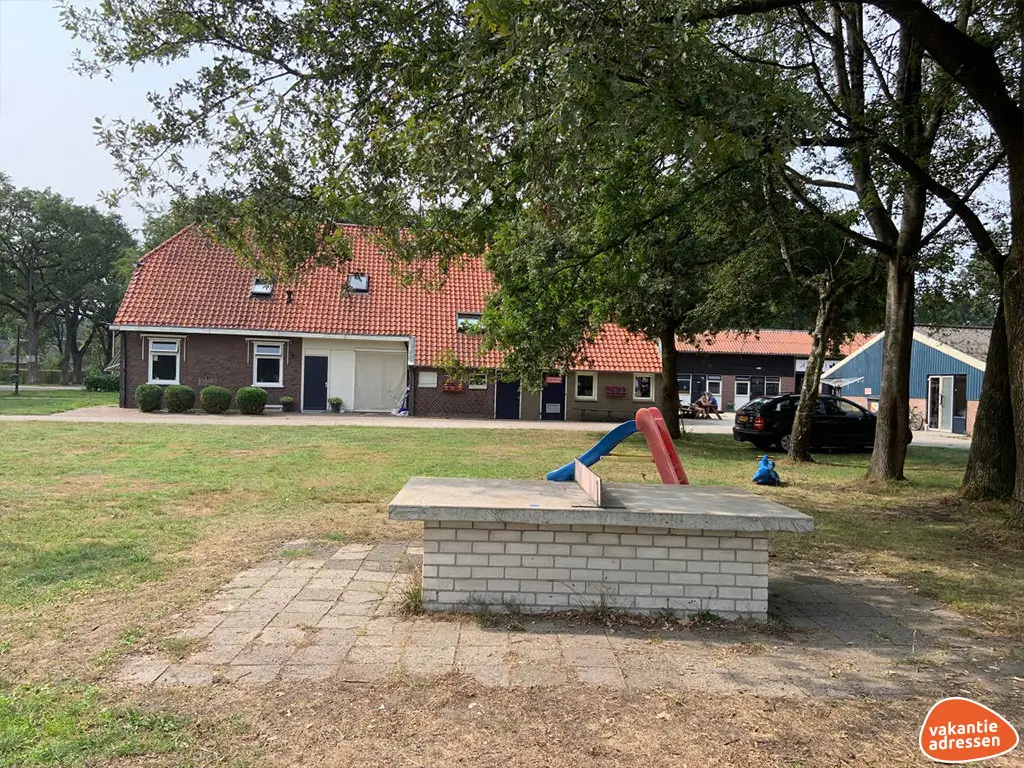 Vakantiehuis in Diever (Drenthe) voor 25 personen met 4 slaapkamers.