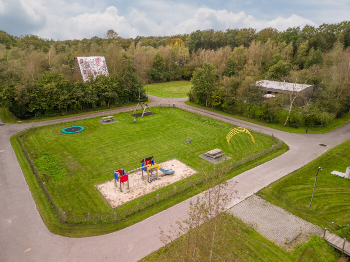 Vakantiehuis in Noordwolde (Friesland) voor 16 personen met 6 slaapkamers.