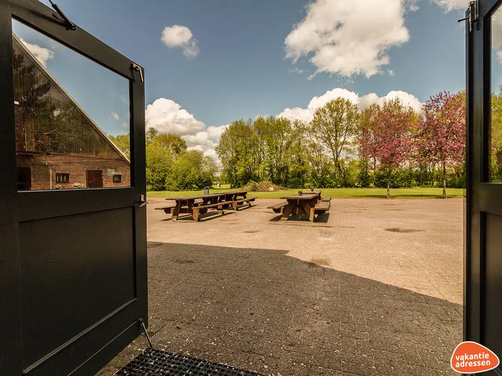 Vakantiehuis in Ellertshaar (Drenthe) voor 76 personen met 4 slaapkamers.
