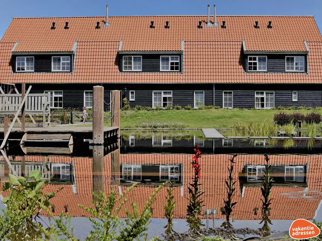 Vakantiehuis in Den Burg (Waddeneilanden) voor 26 personen met 12 slaapkamers.