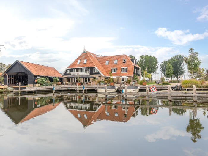 Vakantiehuis in Workum (Friesland) voor 46 personen met 23 slaapkamers.