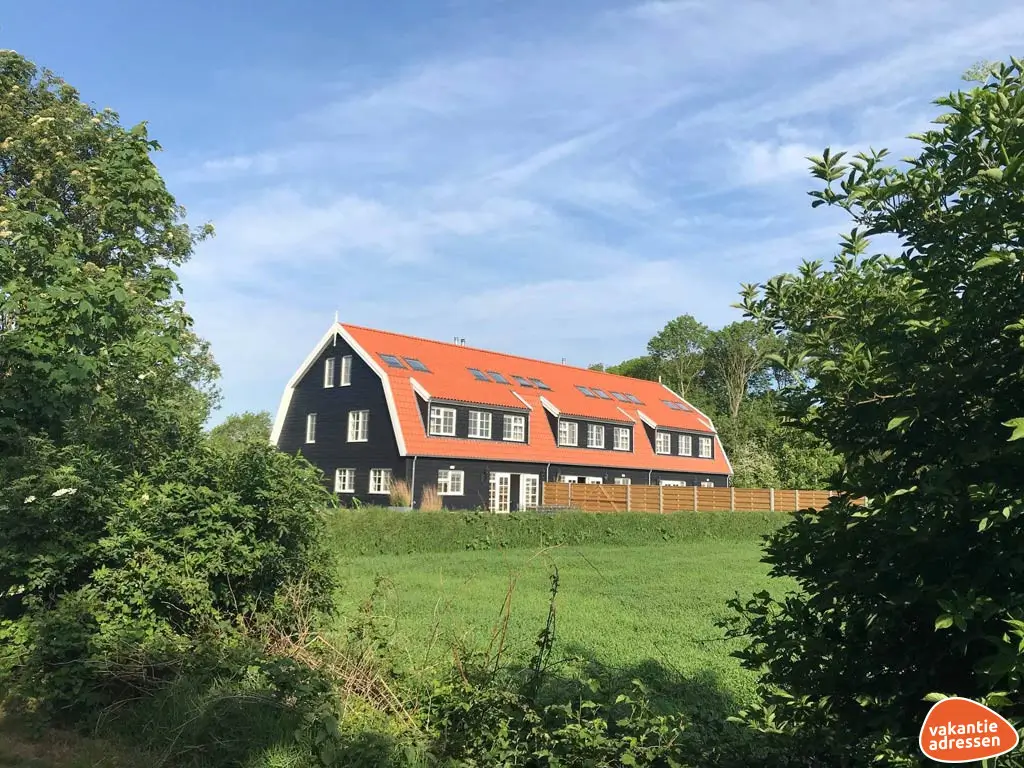 Vakantiehuis in Den Burg (Waddeneilanden) voor 13 personen met 6 slaapkamers.