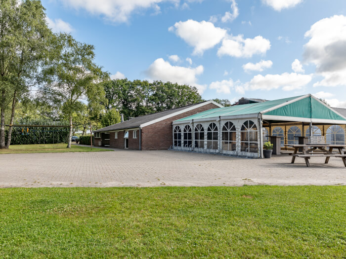 Vakantiehuis in Zwiggelte (Drenthe) voor 36 personen met 2 slaapkamers.
