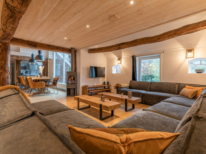 Vakantiehuis in Wapse (Drenthe) voor 30 personen met 12 slaapkamers.