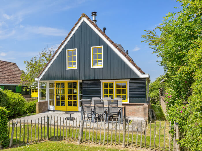 Vakantiehuis in Oudesluis (Noord-Holland) voor 10 personen met 4 slaapkamers.