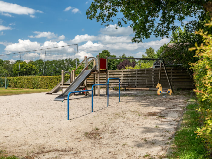 Vakantiehuis in Zuidwolde (Drenthe) voor 21 personen met 10 slaapkamers.