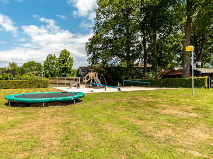 Vakantiehuis in Zuidwolde (Drenthe) voor 21 personen met 10 slaapkamers.
