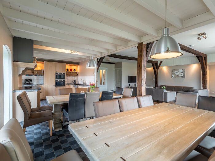 Vakantiehuis in Winterswijk (Gelderland) voor 30 personen met 12 slaapkamers.
