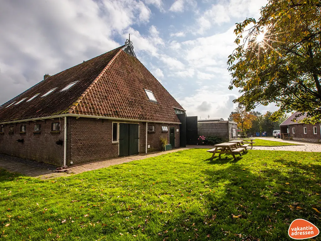 Vakantiehuis in Heeg (Friesland) voor 25 personen met 5 slaapkamers.