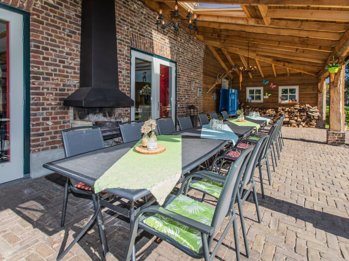 Vakantiehuis in Oostrum (Limburg) voor 16 personen met 8 slaapkamers.