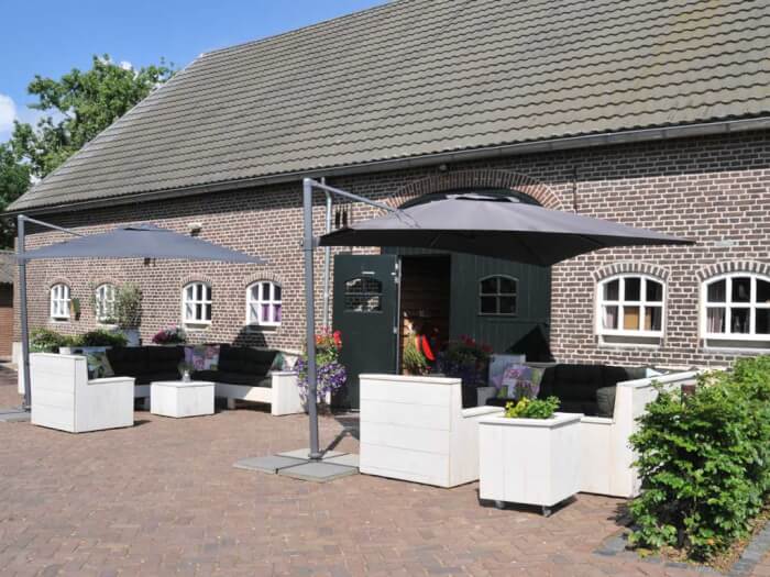 Vakantiehuis in Lierop (Noord-Brabant) voor 28 personen met 14 slaapkamers.