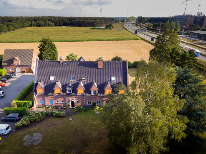 Vakantiehuis in Sas van Gent (Zeeland) voor 53 personen met 26 slaapkamers.
