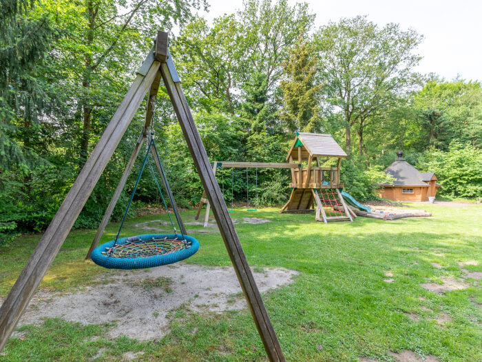 Vakantiehuis in De Bult (Drenthe) voor 35 personen met 10 slaapkamers.