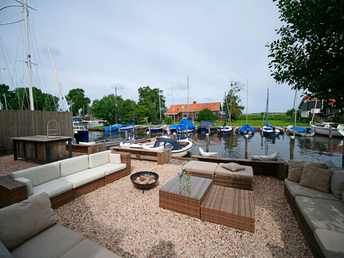 Vakantiehuis in Elahuizen (Friesland) voor 35 personen met 16 slaapkamers.