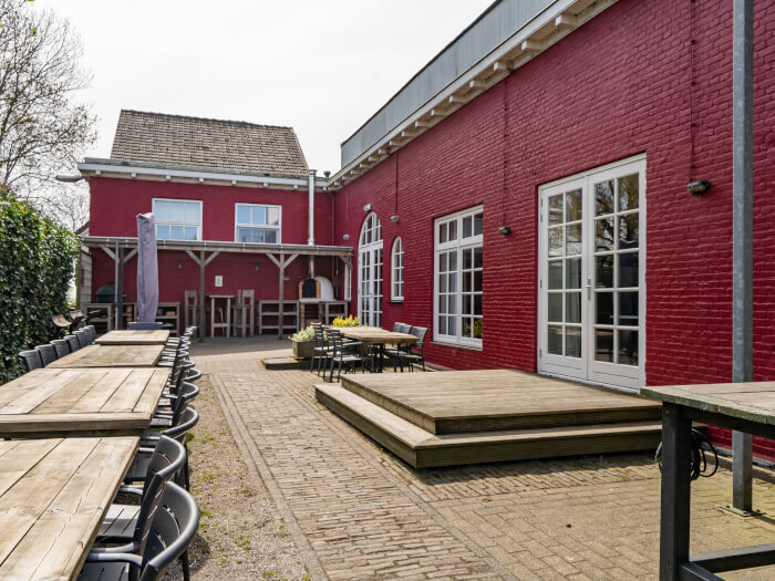 Vakantiehuis in Elahuizen (Friesland) voor 35 personen met 16 slaapkamers.