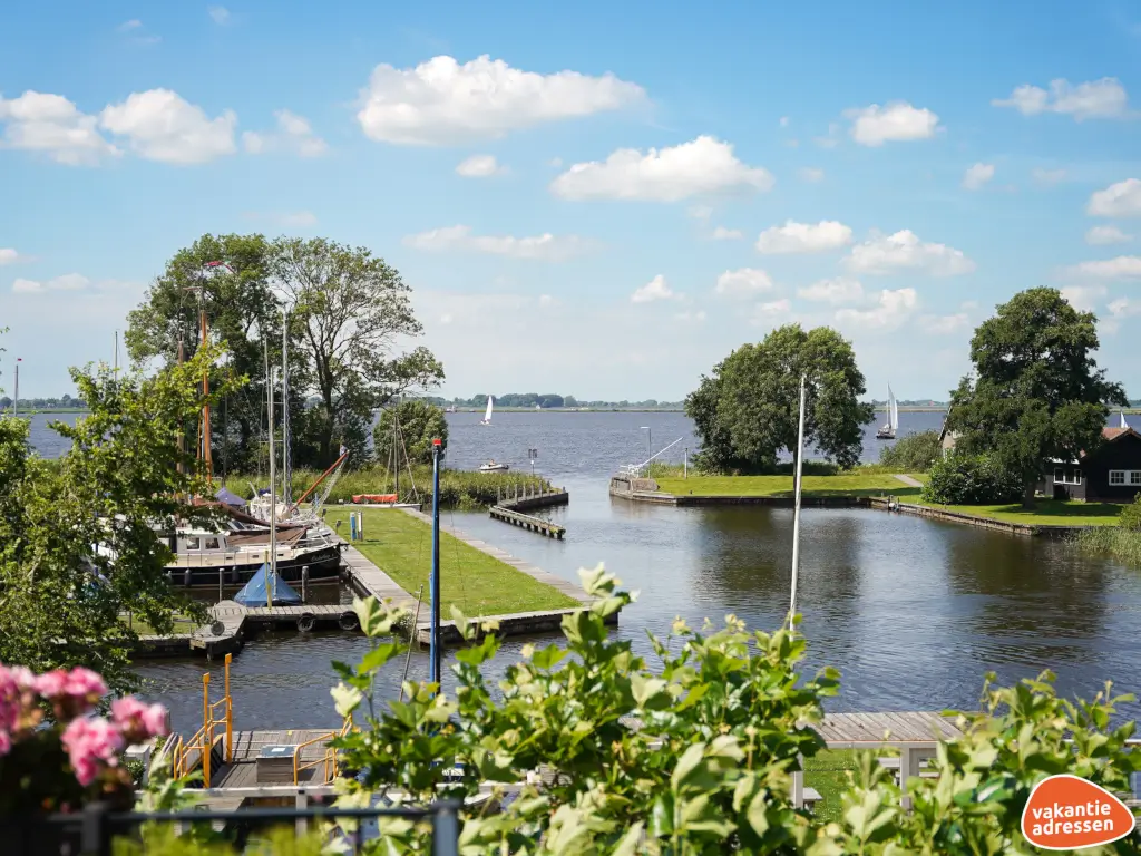 Vakantiehuis in Goingarijp (Friesland) voor 18 personen met 7 slaapkamers.