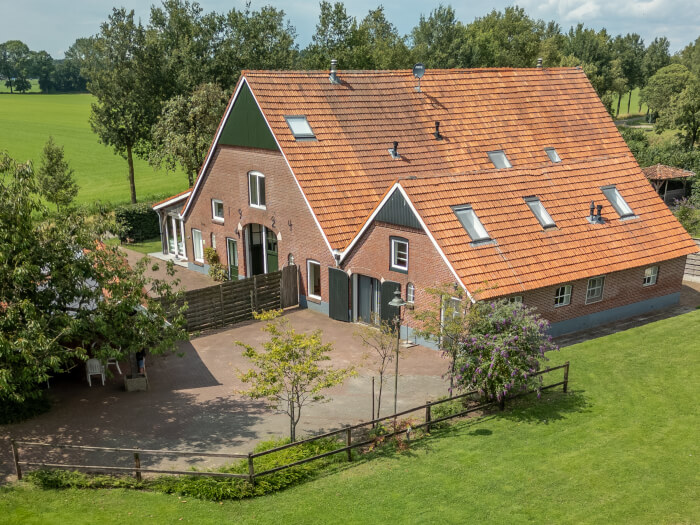 Vakantiehuis in Winterswijk (Gelderland) voor 12 personen met 6 slaapkamers.