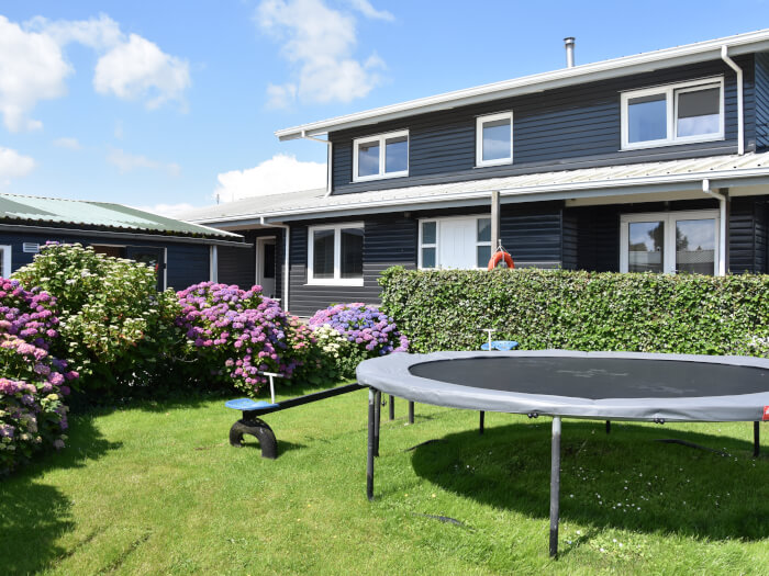 Vakantiehuis in Sneek (Friesland) voor 25 personen met 10 slaapkamers.