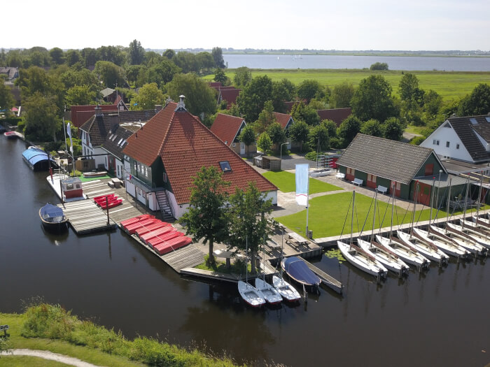 Vakantiehuis in Goingarijp (Friesland) voor 50 personen met 14 slaapkamers.