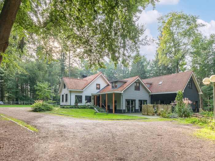 Vakantiehuis in Vierhouten (Gelderland) voor 24 personen met 12 slaapkamers.