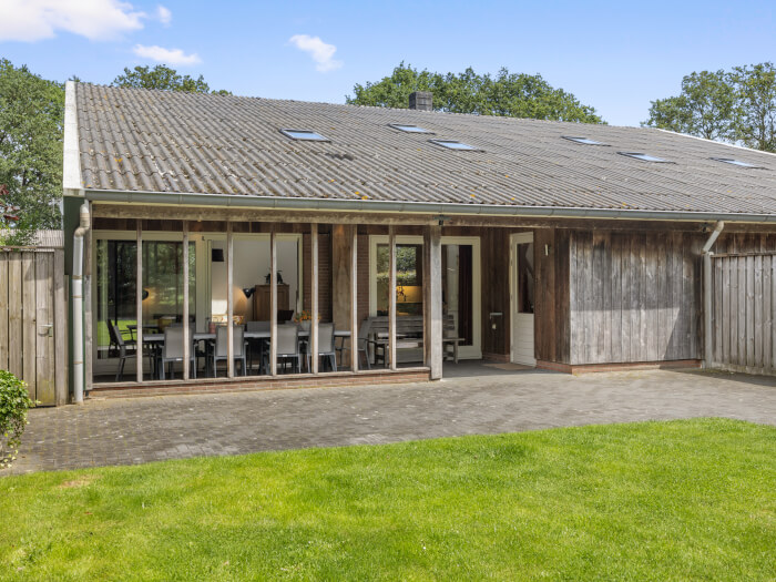 Vakantiehuis in Hezingen (Overijssel) voor 20 personen met 8 slaapkamers.
