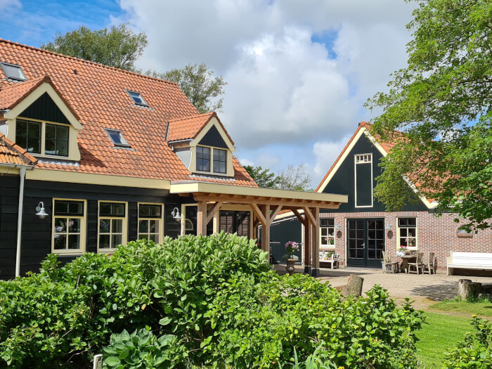 Vakantiehuis in Oudesluis (Noord-Holland) voor 22 personen met 11 slaapkamers.